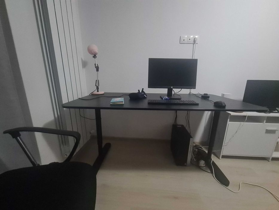 Продавам комплект IKEA: бюро UTESPELARE + стол MATCHSPEL