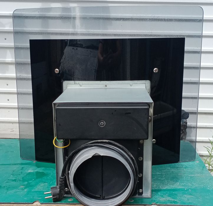 Продам вытяжку на кухню