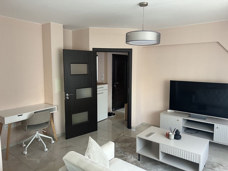 Дава се под наем Двустаен апартамент в Варна, Лятно кино Тракия - 75 кв.м за 663 € - Снимка #2