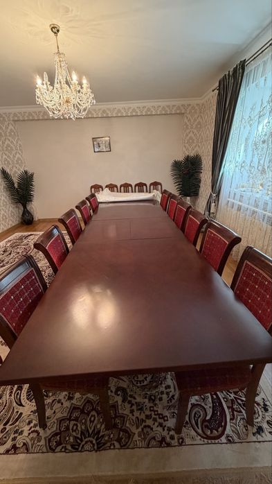 Срочно продам стол со стульями