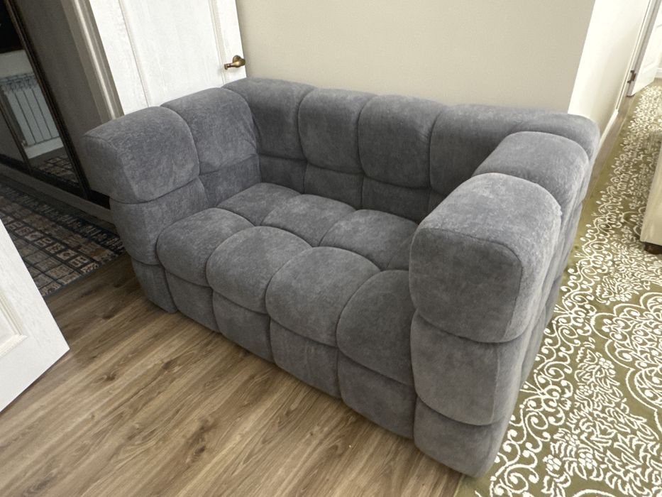 Диван серого цвета