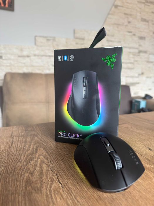 Razer Pro Click V2 Безжична Ергономична RGB Мишка