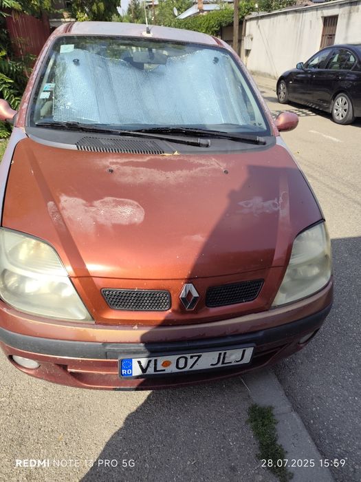 Vând Renault Scenic.