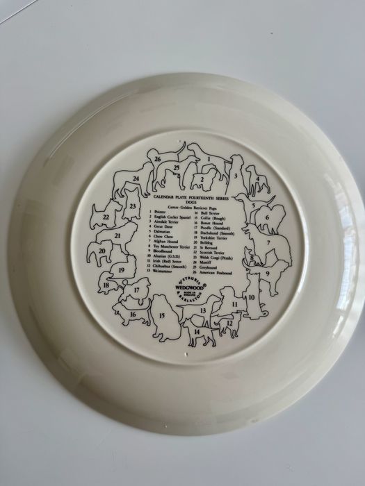 Чиния Колекционерска, Wedgwood – Календарна серия "Кучета"
