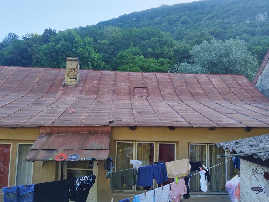 Vând casă în Sasca montana