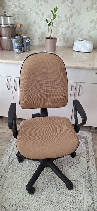 Продам офисное кресло