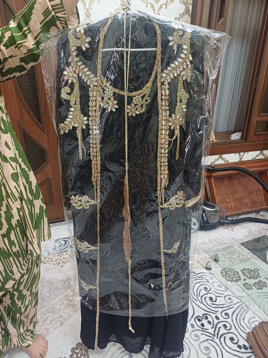 Платья Абая с богатыми украшениями.
