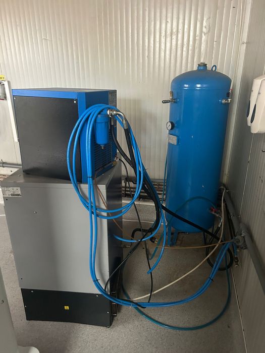 Vand compresor surub 5.5kw ca nou!