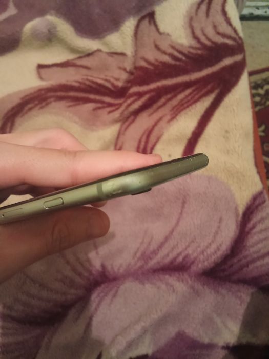 Продам iPhone 6 на запчасти