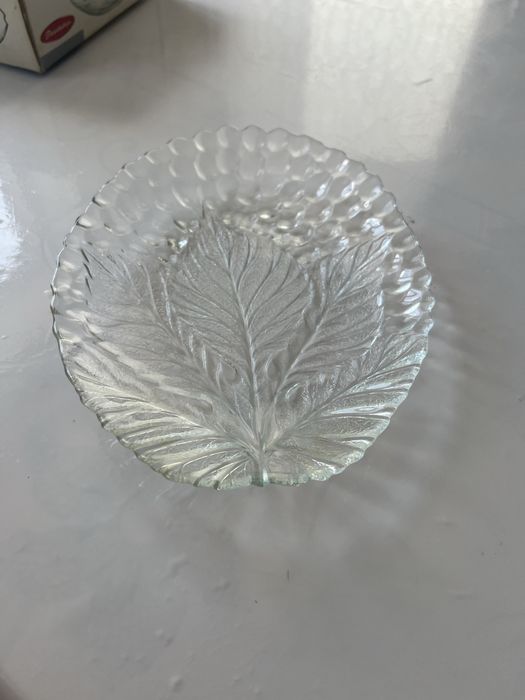 Стеклянная тарелка