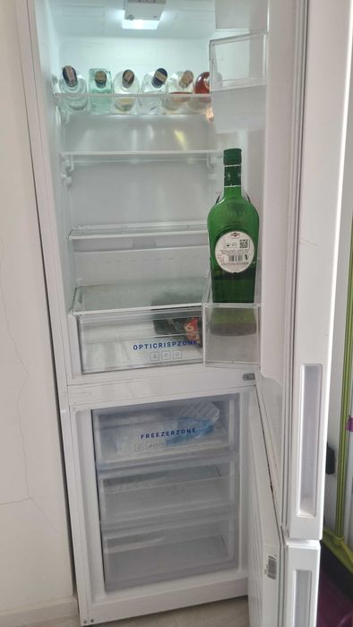 Хладилник с фризер Daewoo с озон. На 3 години.