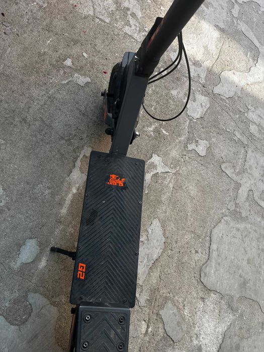Vând trotineta electrica kukirin G2