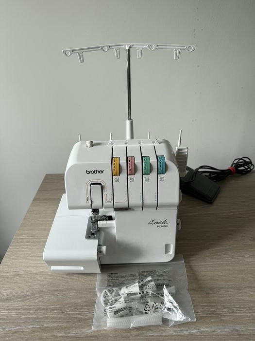 Vand masina de festonat Brother 1034DX
