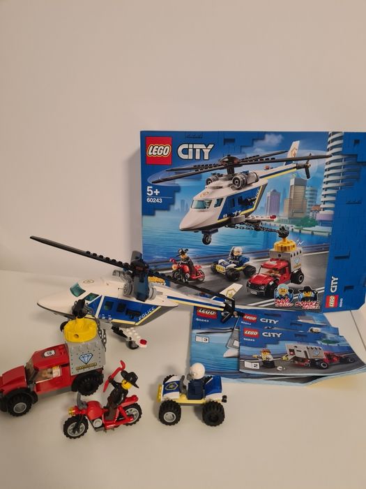 LEGO City Police - Urmarire cu elicopterul politiei 60243, 212 piese