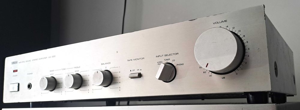 Yamaha AX 300 amplificator stereo vintage statie audio
