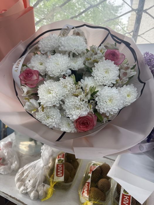 Букет гүлдер сатылады