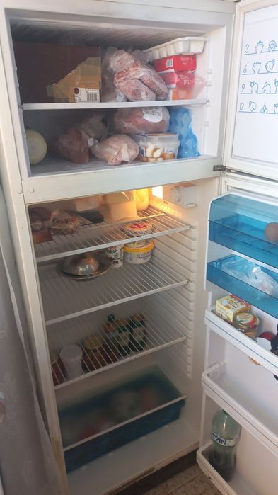 Продавам хладилник с камера