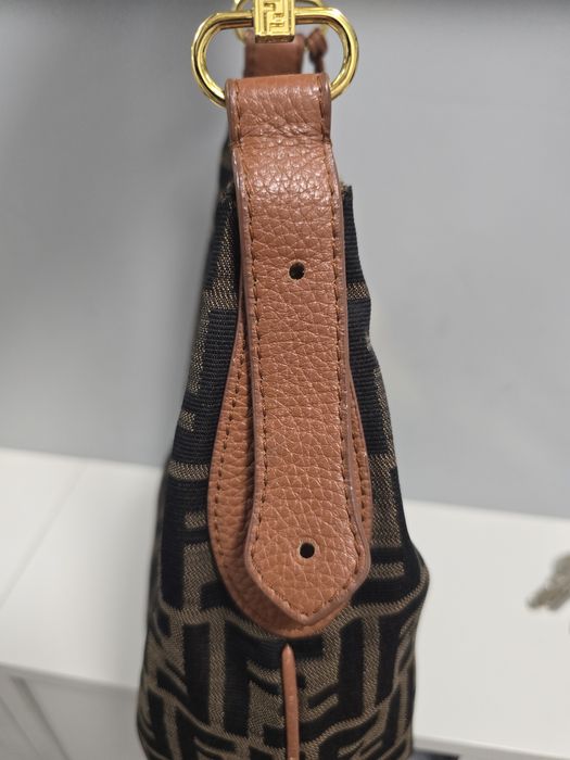 Чанта на Fendi  .