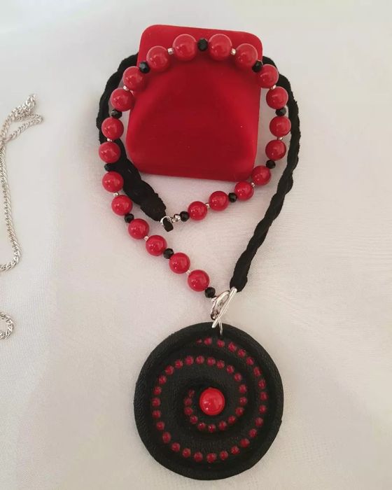 Продам колье ручной работы.