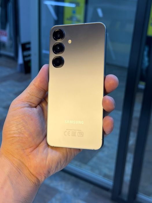 Samsung s25 в хорошем состоянии