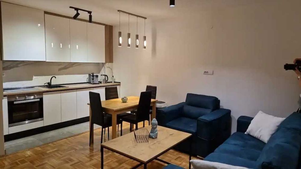 Продава се Тристаен апартамент в София, Хладилника - 116 кв.м за 1630 €/кв.м - Снимка #1