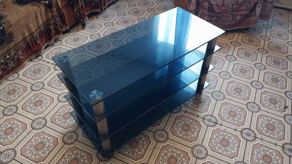 Стеклянная тумба, столик