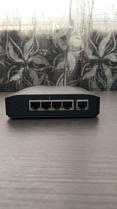 Vând switch 10G Mikrotik CRS304-4XG-IN