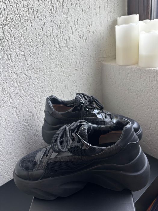 Vand adidasi Musette