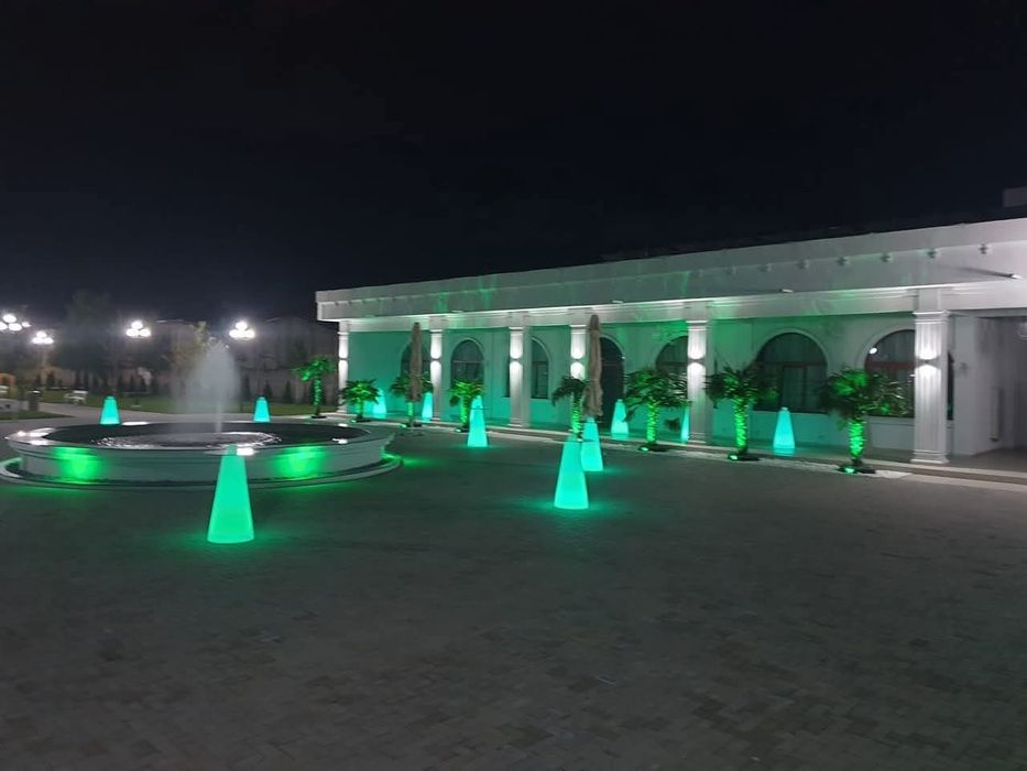 Masa cocktail  exterioară sau interor cu lumini ambientale