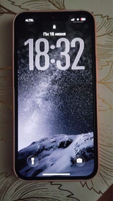 Apple Iphone 13 128 в отличном состояние