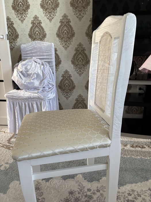 Стол со стульями