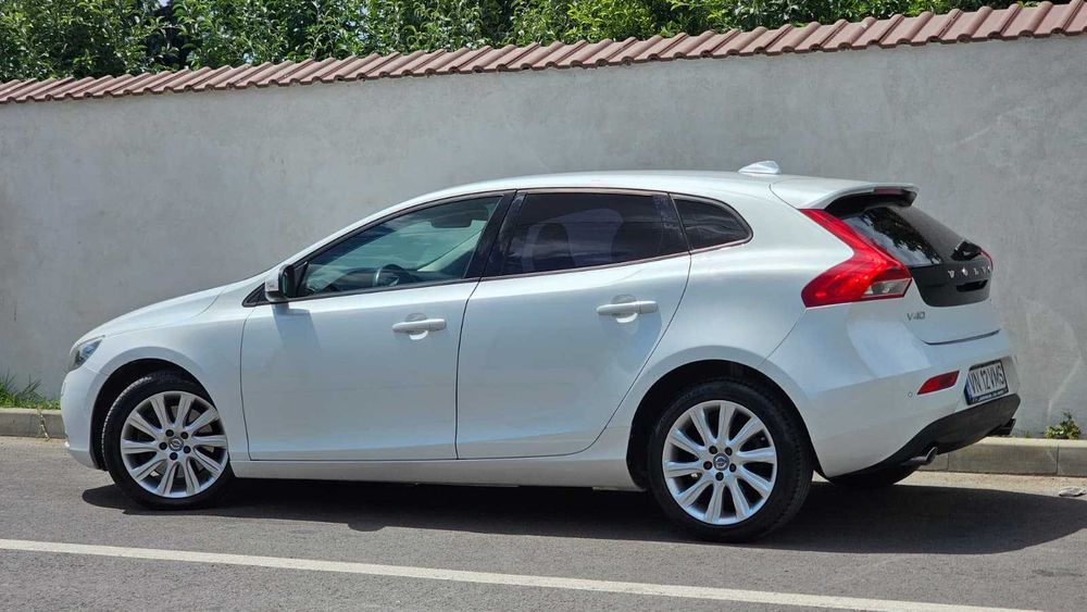 Volvo V40 Momentum PRO 2.0d3 150cp 2015 Manual BiXenon Virtual / Inmatriculat / TOP