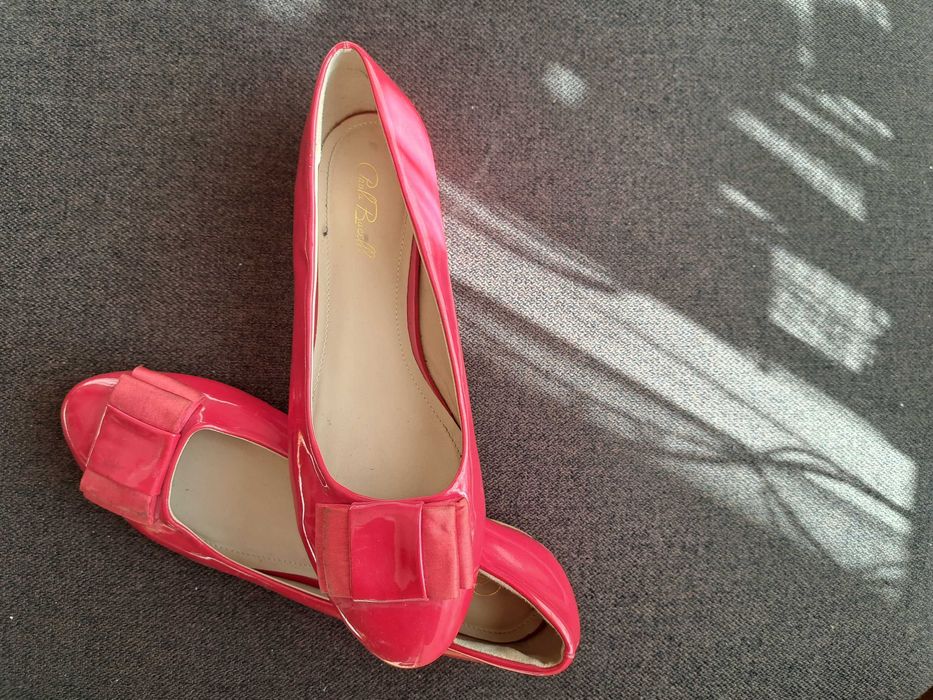 Дамски лачени обувки