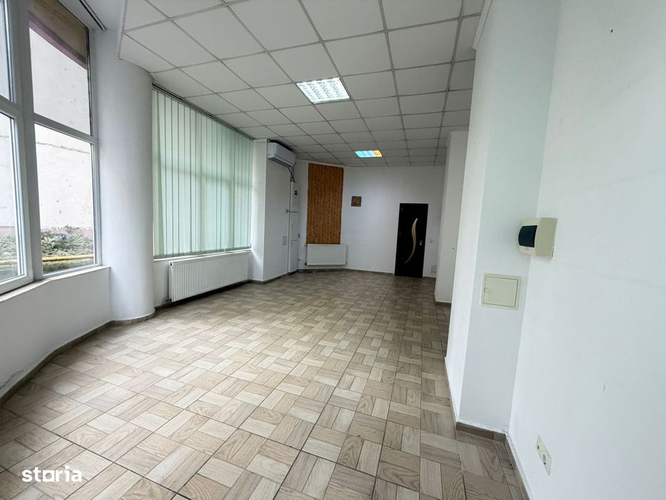 Spațiu ultracentral de închiriat - 33 mp, vitrina stradala
