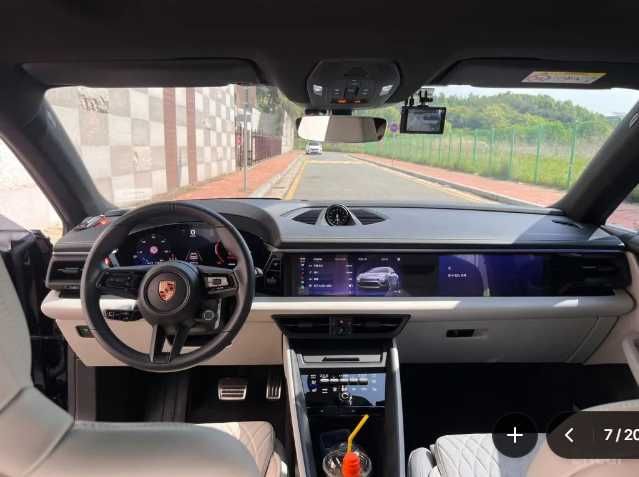 Porsche Macan EV