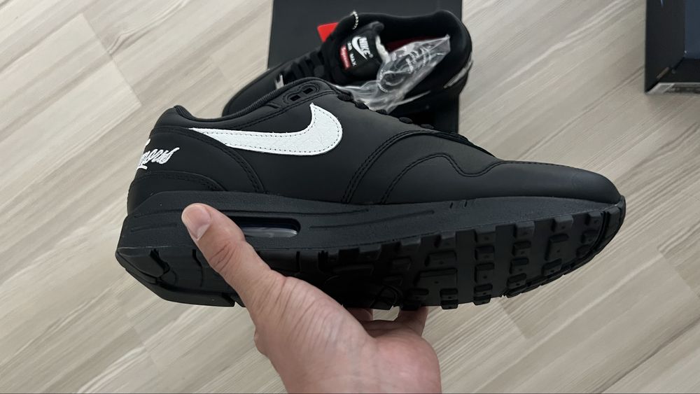 Nike Air Max 1 Supreme