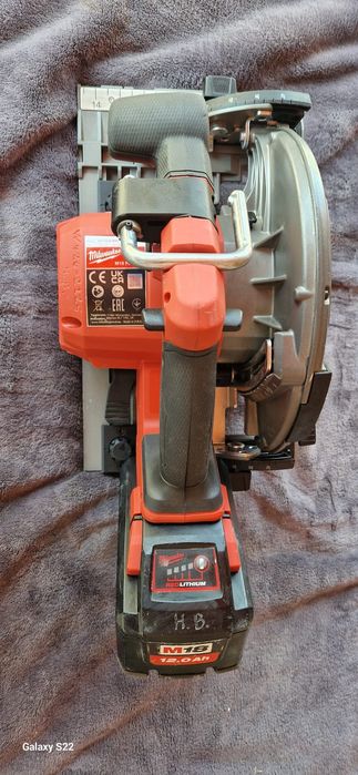 Milwaukee circular pe acumulator