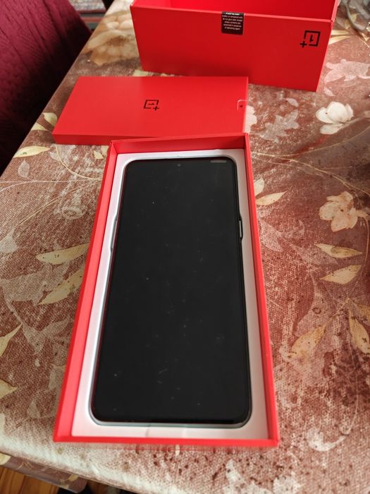 Продавам One plus 10Т