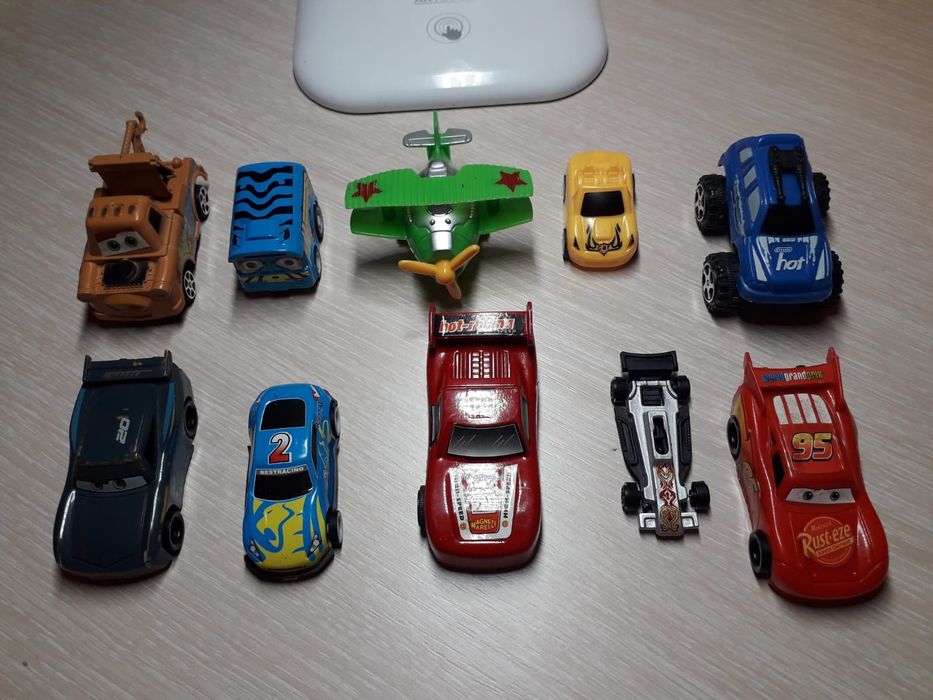 Продам детские машинки