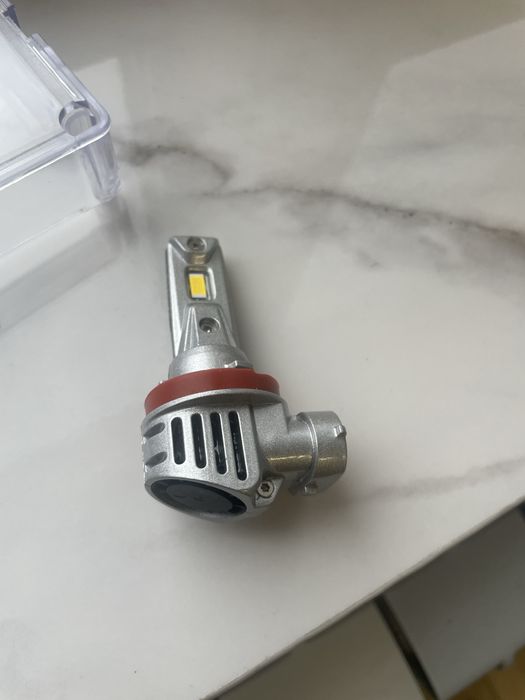 Продам LED лампочки новые H11