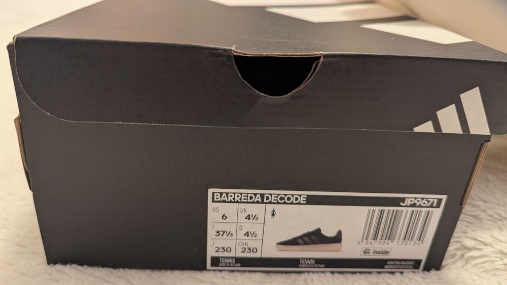 Adidasi piele intoarsa