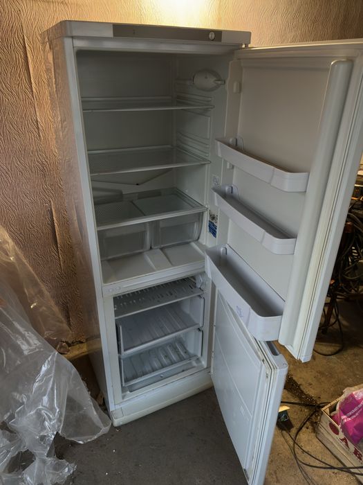 Холодильник indesit