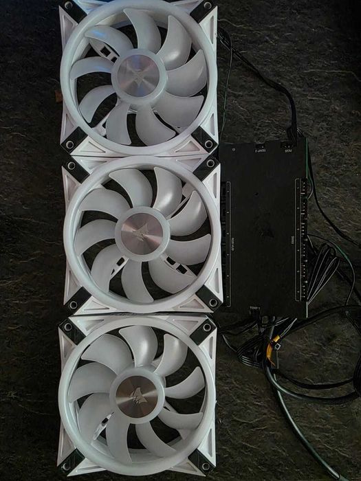 Ventilatoare Corsair plus Fan controler
