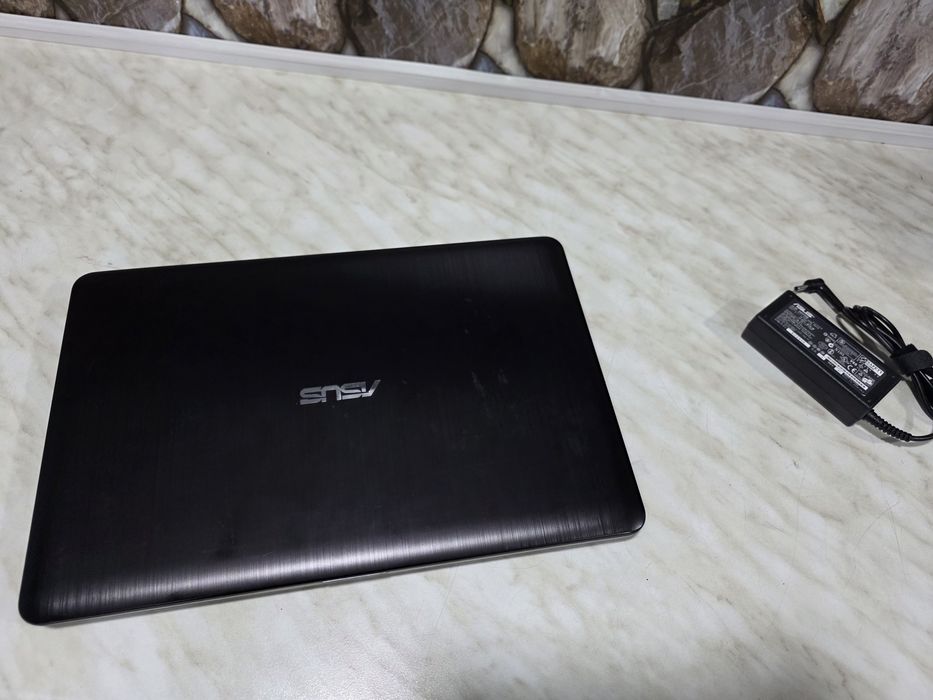 Ноутбук Asus i3 + ssd 128gb