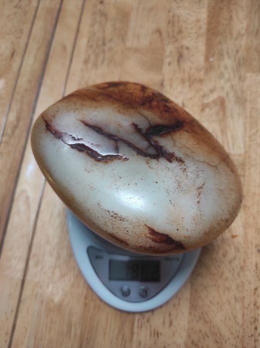 Нефрит окатыш белый