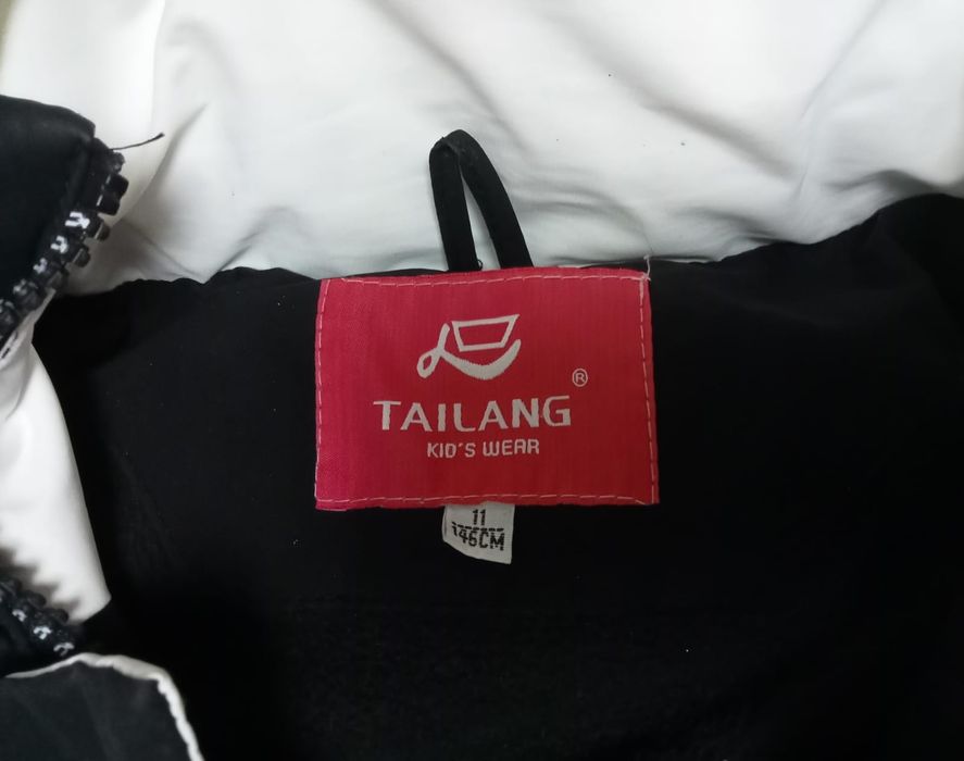 Продам куртки на девочку