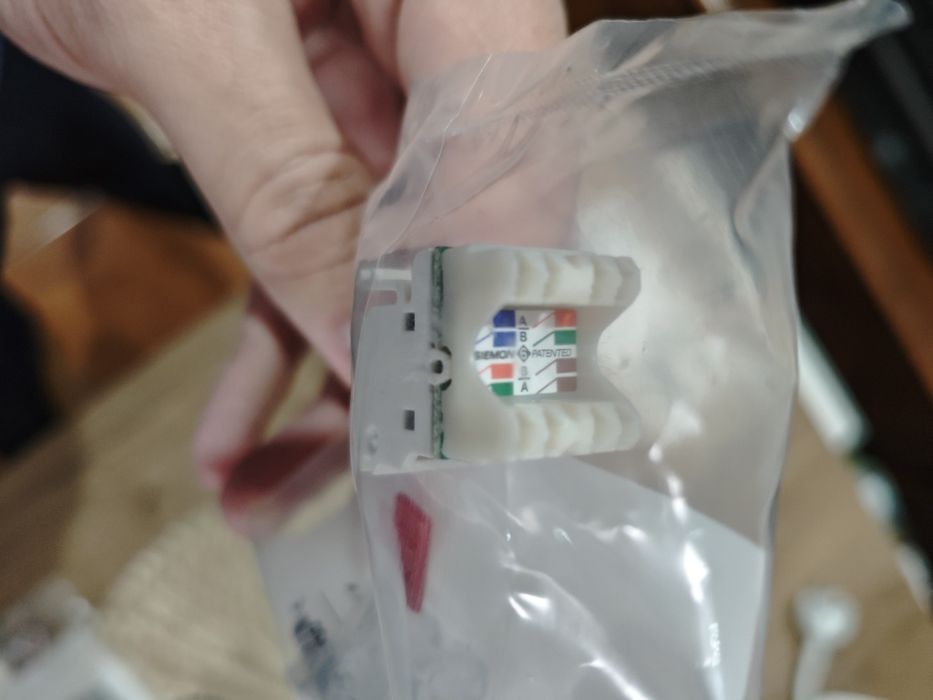 Set 20 Module Keystones Siemon CAT6 MAX (Noi/Sigilate) - MX6-F02 White sau la Bucata