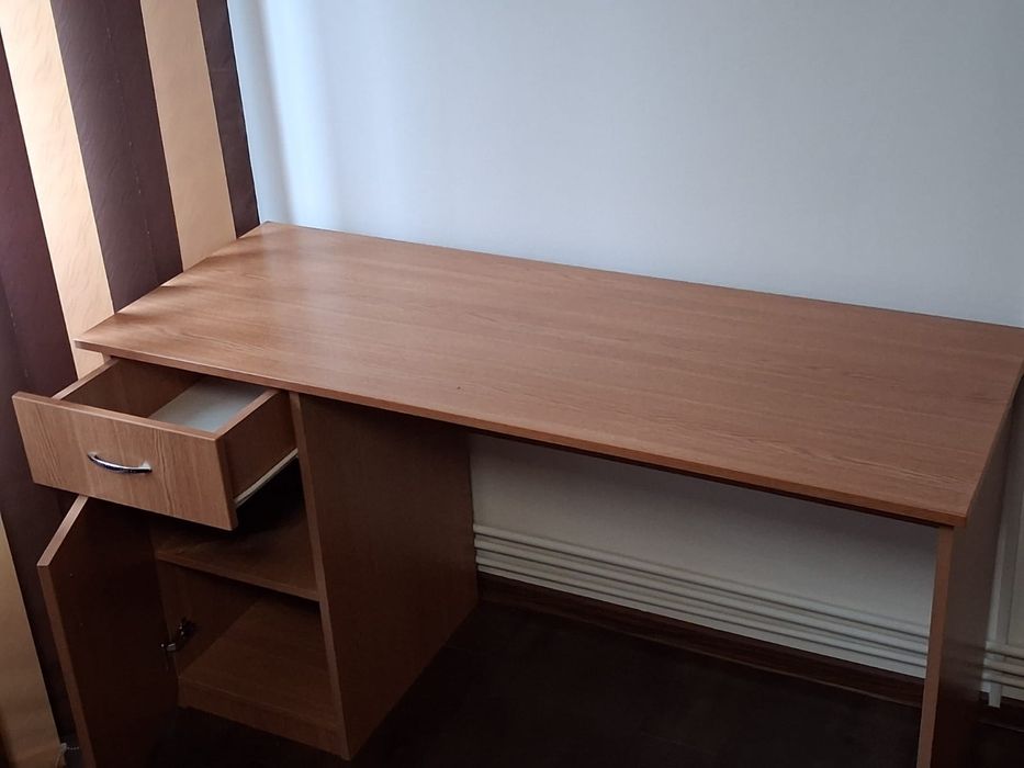 Vând măsuță de de birou