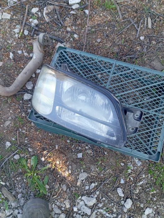 Продам правую фару с ксеноном на Субару аутбак В4