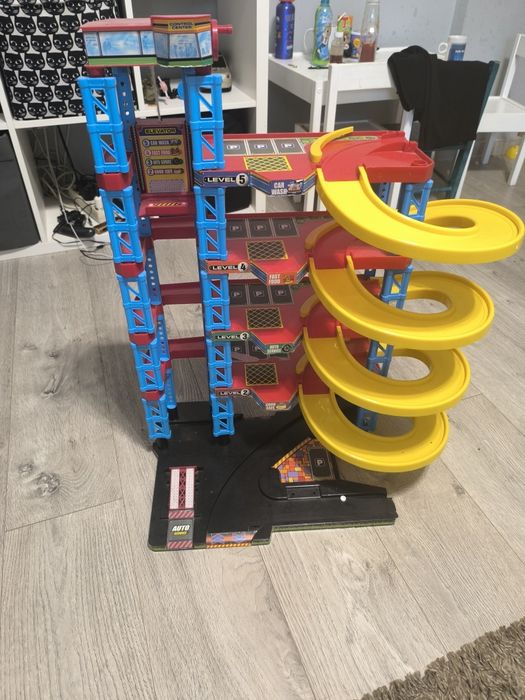 Vând parcare 4 nivele